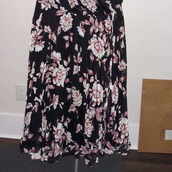 Ali & Jay Wrap Front Dress - Picture 3 of 6